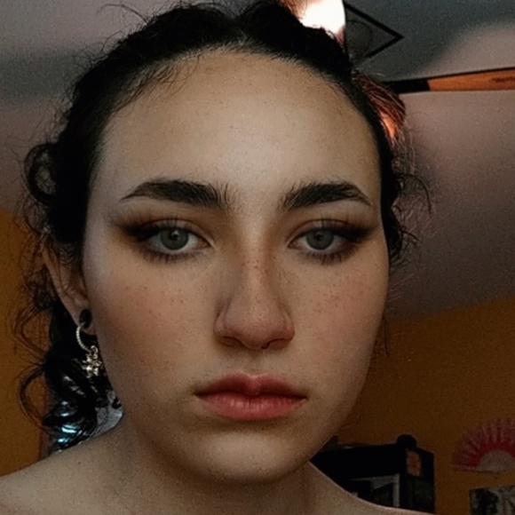 Meet your Posher, Kelsey - Picture 1 of 1